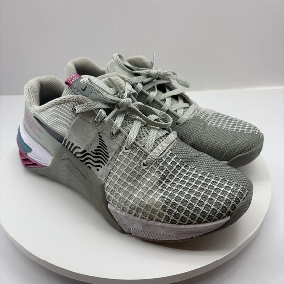Nike Metcon 8 Sneaker Women's Size 7‎ DO9327-004 Gray /MICA Green/Pink CROSSFIT - Picture 1 of 10